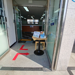 경주경찰서, 지역의 파출소 입구 코로나19 `민원인 자가진단대` 운영 