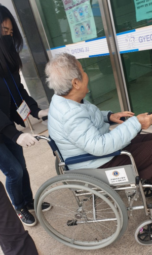 경주시선관위, 모든 투표소 휠체어 비치 `지역유권자 호응 커` 