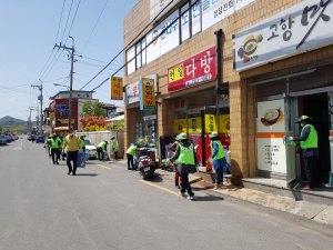 경주시 안강읍 `지구의 날` 시가지 환경정화 활동 전개 