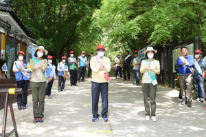주낙영 경주시장 ˝등산로 찾아 산불예방 캠페인 전개. 관광지 찾아 코로나19 사회적 거리두기 실천 점검˝    