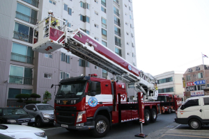 경주소방서 황오119안전센터, 고층아파트 재난 발생대비 `고가사다리차` 훈련 