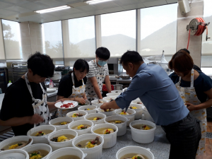 경북남부보훈지청, 경주대 외식조리학과 행복나눔 전복삼계탕 전달 