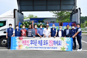 한수원 월성원자력본부, 동경주 경로당 재개소 `건강한 여름나기` 물품 전달 