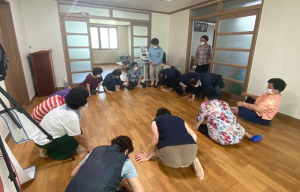 경주시 건천읍, 운영 재개 경로당 방문 `안부 인사` 