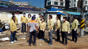 경주시의회 의장단. 경제도시위원회 의원, 감포 일원 태풍피해 복구 `총력`