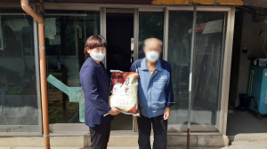 경주시 안강읍, 추석 맞아 독거어르신 위문 