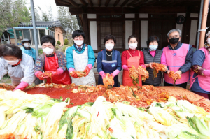 경주시 양북면 자비원. 한국원자력환경공단 “이웃과 함께하는 행복한 김장나눔”