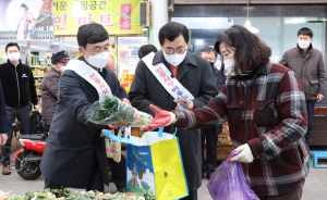 경주시, 주낙영 시장 `설맞이 전통시장 장보기`