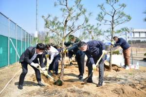 경북문화관광공사, 안동문화관광단지 경관개선 식목일 `나무심기` 