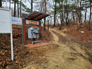 경주시, 안강읍 산대저수지 등산로 입구 `흙먼지털이기` 설치 