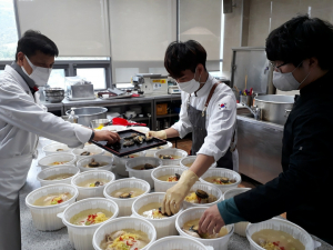 경북남부보훈지청. 경주대 외식조리학과 `행복나눔 도시락` 전달 
