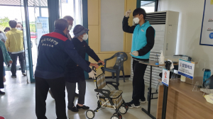 한국자유총연맹 경주시지회, 시민들의 안전한 예방접종 지원 `자원봉사` 
