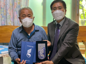 경북남부보훈지청, 호국보훈의 달 국가유공자 명패 달아 드려 