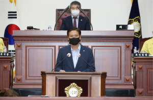 경주시의회, 최덕규 의원 ˝외동 모화 부영아파트 진입로 주변 및 인근 주택가 야간 화물자동차 불법 주차 근절 대책 촉구˝