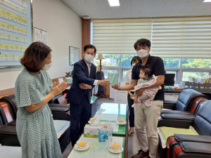 경주시 서면, 출산가정에 행복선물 전달