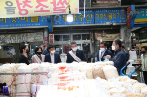 경주시의회, 추석맞이 전통시장 장보기