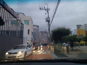 경주시 용황초 정문 인근 도시계획도로 확장 시급한데 `엇박자`