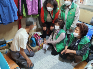경주시 중부동, 새마을부녀회 취약가정 청소 `봉사`