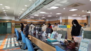 경북남부보훈지청 `유엔참전용사 국제추모의 날` 부산 향해 1분간 묵념