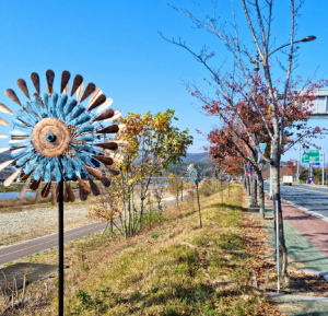 경주시 황성동, 북천 제방 위 `바람개비` 설치