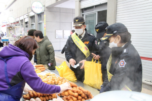 경주소방서, 건천여성의용소방대 `지역 전통시장 장보기` 