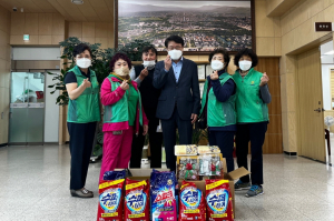 경주시 동천동, 새마을부녀회 `어버이날 카네이션 달아드리기`