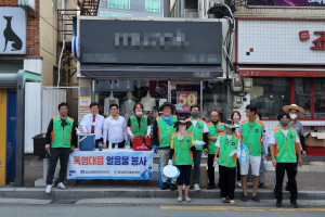 경주시 황성동. 자율방재단 `폭염피해 예방` 얼음물 나눔