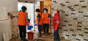 주낙영 경주시장 배우자 김은미 여사, 나흘째 태풍 피해복구 `힘 보태`