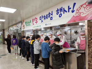 경주시, 초등학생 경주천년한우 맛 체험 행사 `큰 호응`