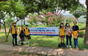 경주개동경이보존협회, 올바른 펫티켓 문화 정착 `앞장` 성건동 녹지공원 환경정화 봉사활동 전개