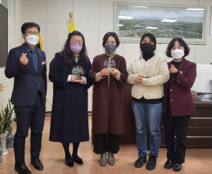경주교육지원청, 모범 학원. 교습소 지정패 전달