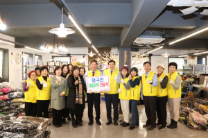 경주시 종합자원봉사센터, 한파 녹일 겨울외투 1700벌 외국인 근로자에게 전달