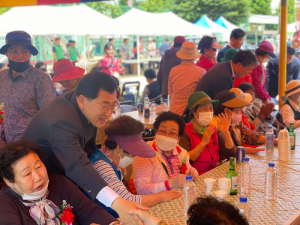 경주시 용강동, 경로 효 잔치. 경로당 대항 명랑운동회 개최