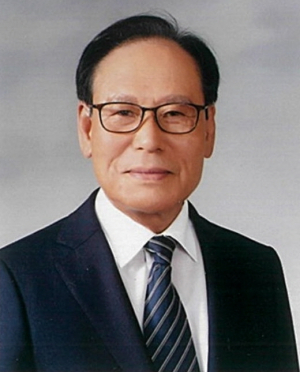 경주시 문화상 ˝교육. 학술 부문 윤정수 수상자˝ 상금 3백만 원 장학회 기탁