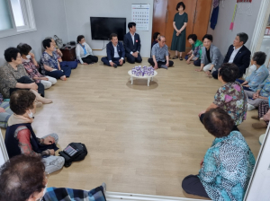 경주시 성건동, 새마을부녀회와 함께 경로당 방문 `수박. 보리떡 나눔`