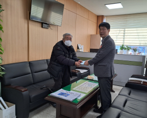 경주시 서면, 도건자재마트 `사랑의 이웃돕기 성금 1백만 원` 기탁