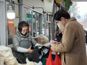경주교육지원청, 설맞이 전통시장 장보기