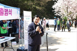 ˝경주시맨발걷기협회 출범식 및 선덕여왕길 벚꽃맨발걷기 행사˝ 개최