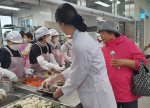 경주시, 공무원 배우자들 ˝자원 봉사 위해 두 팔 걷었다˝