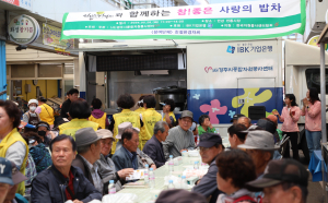경주시종합자원봉사센터, 북경주 안강읍 친절한경자씨와 함께 ‘참! 좋은 사랑의 밥차’ 점심 급식