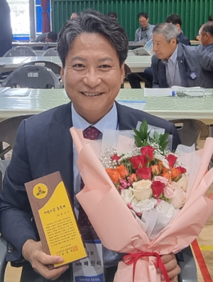 배진석 경북도의원, 신라중학교 총동창회 ˝자랑스러운 동문패˝ 수상
