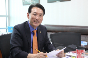 김석기 국회의원, 국회의원 58인 서명 ˝2025 APEC 정상회의 경주유치 지지성명서˝ 전달