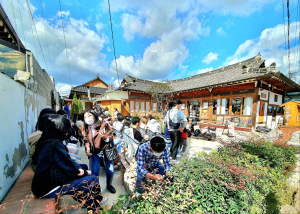 경주시, 대기업 신입사원 이색연수 장소로 떠오른 ˝황리단길˝ 각광