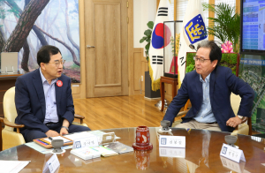 주낙영 경주시장, 신봉길 한국외교협회장 만나 `APEC 정상회의 성공개최 논의`