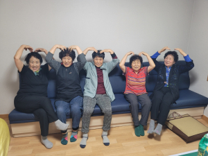 경주시 ˝어르신 건강 챙긴다˝ 경로당 붙박이 소파 설치사업 `호평`