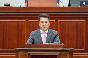 경주시의회, 최재필 의원 ˝태극기 달기 운동 활성화 방안 강구 주문˝