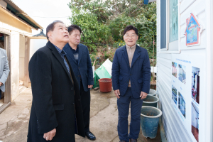 한국수력원자력 월성원자력본부 ‘2024년 사랑의 집수리’ 현판 전달