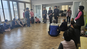 경주시 불국동, 이채두 신임동장 `경로당 방문` 어르신들과 소통