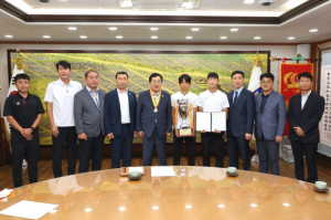 주낙영 경주시장, 2025 금석배 전국고교축구대회 준우승 `신라고 축구부` 축하. 격려