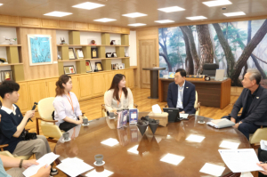 주낙영 시장, 동국대 학보사 기자와 공식 인터뷰 “지역 청년이 곧 경주의 미래”